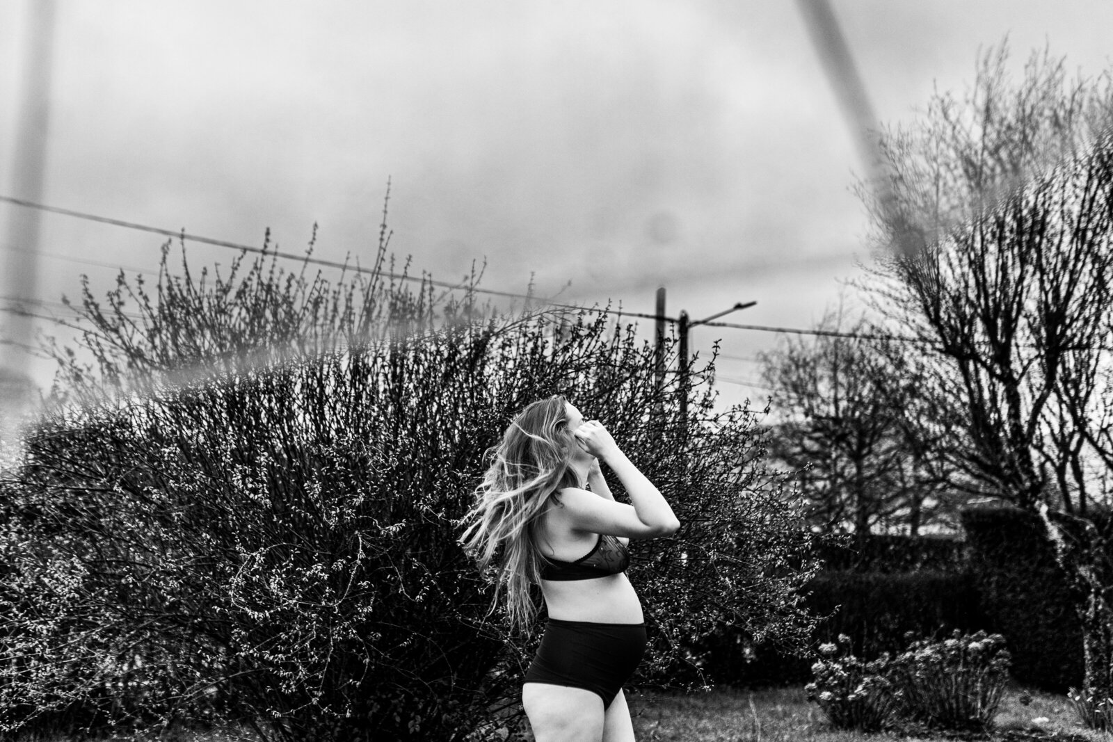 photographe grossesse et nouveau ne thonon- photographe famille thonon - vanessa amiot - photo sous la pluie