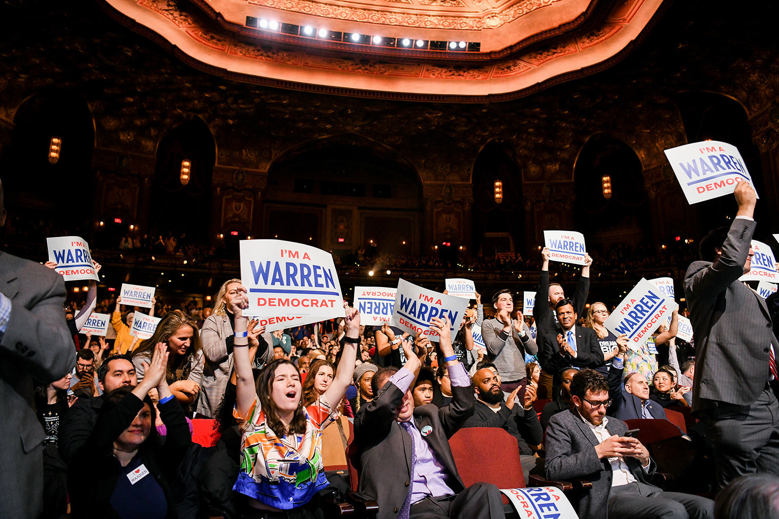 Crowd of supporters cheering for Elizabeth Warren