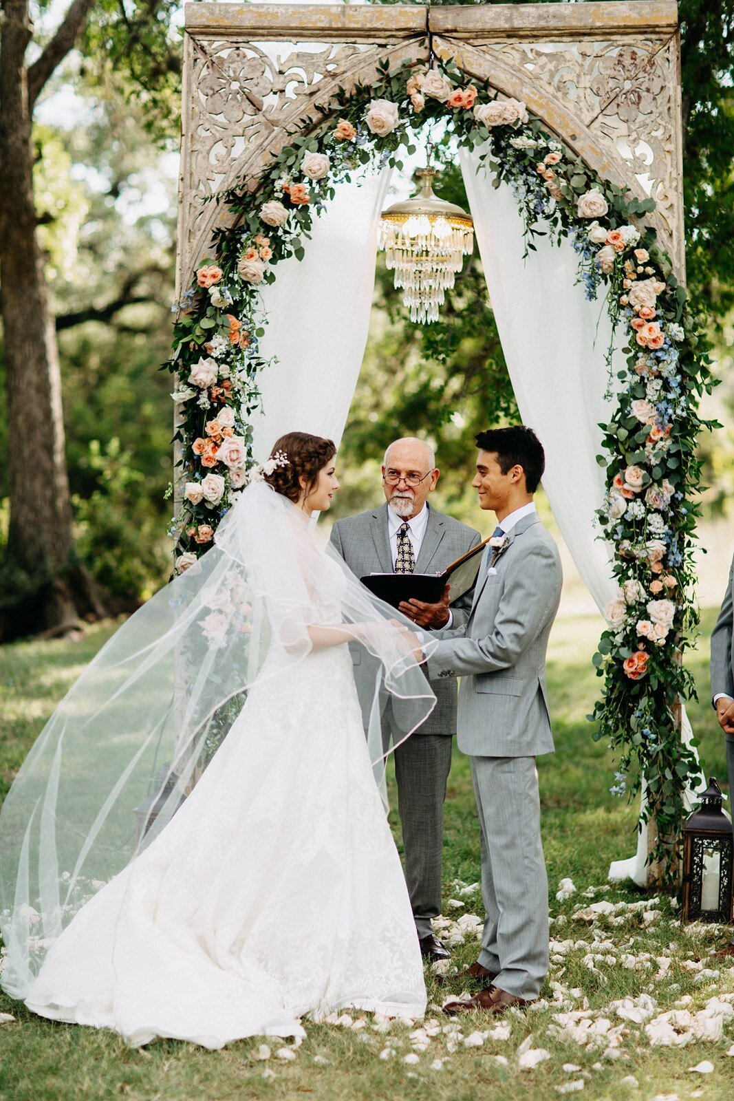 hill-country-wedding-ceremony-couple