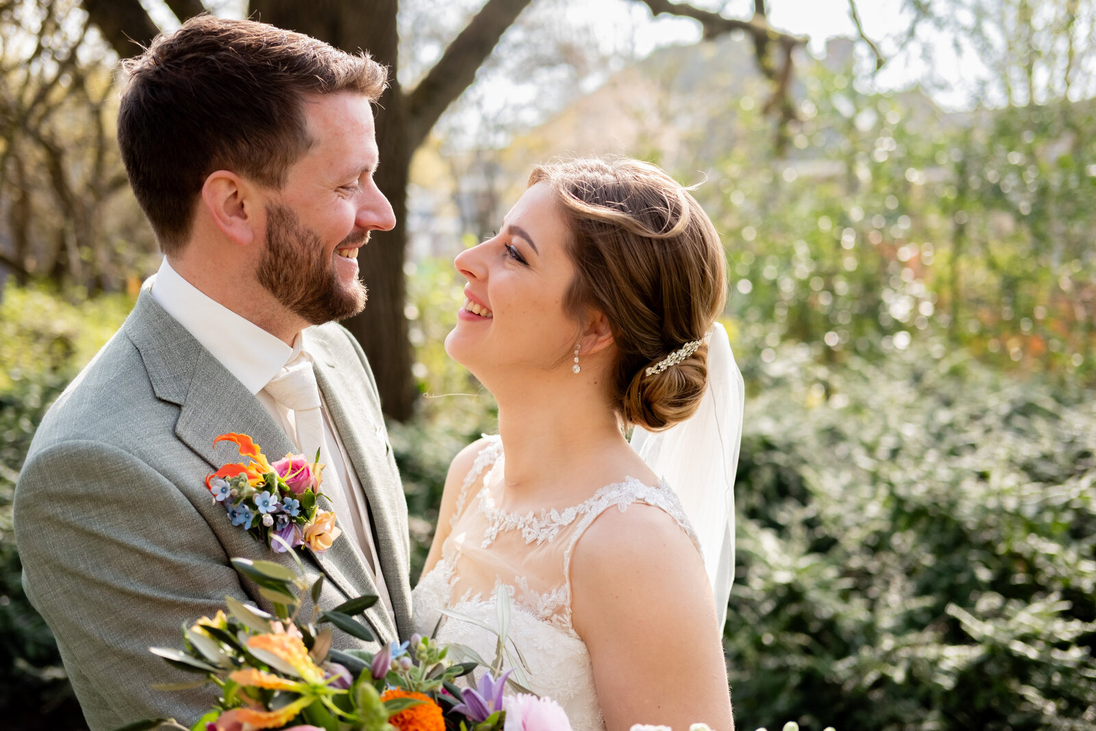 Trouwfotograaf Groningen | Ongedwongen trouwfotografie foto 3