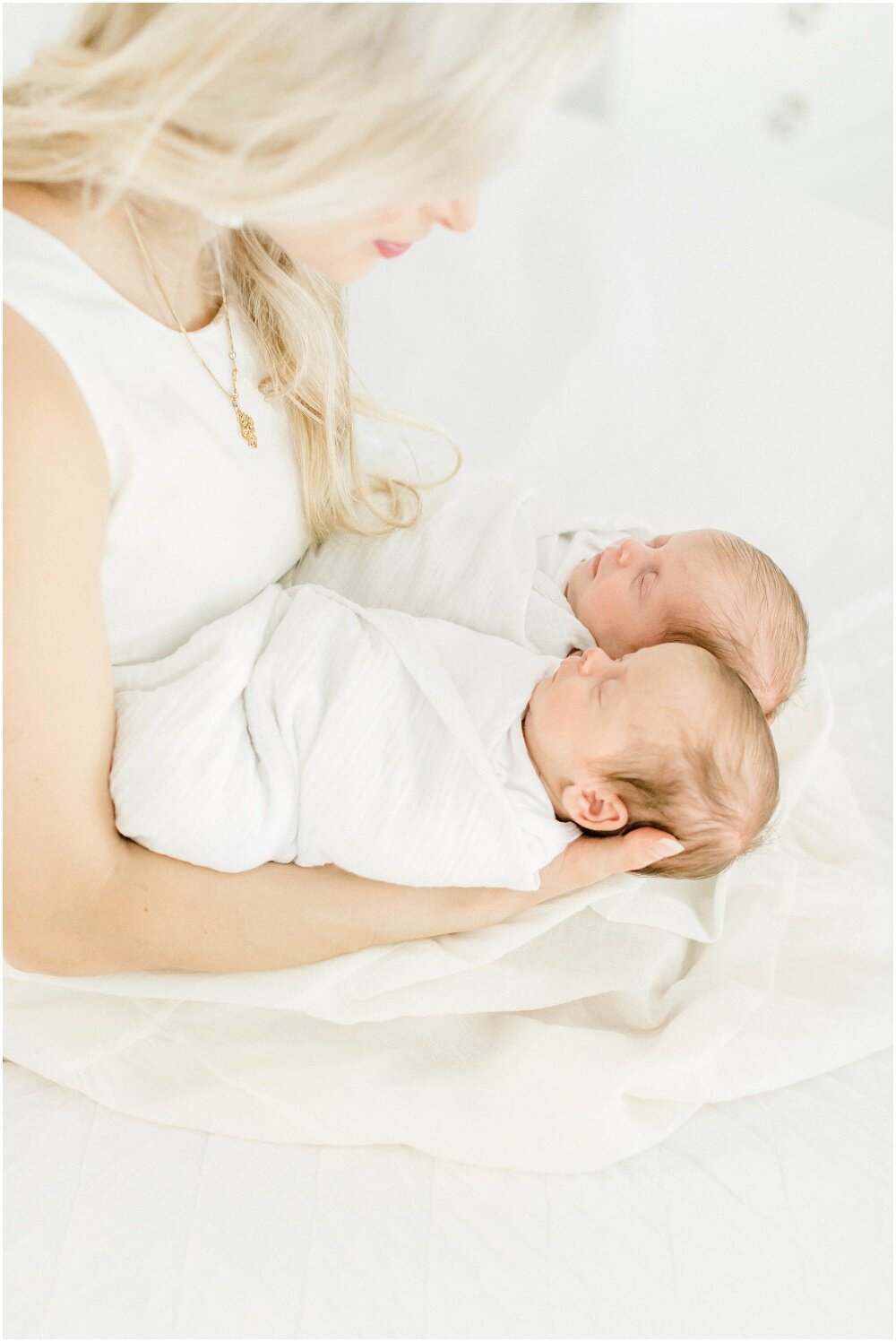 Raleigh-North-Carolina-Twin-Newborn-Session-photographed-by-Alli-Snyder-and-featured-on-The-Fount-Collective_0001