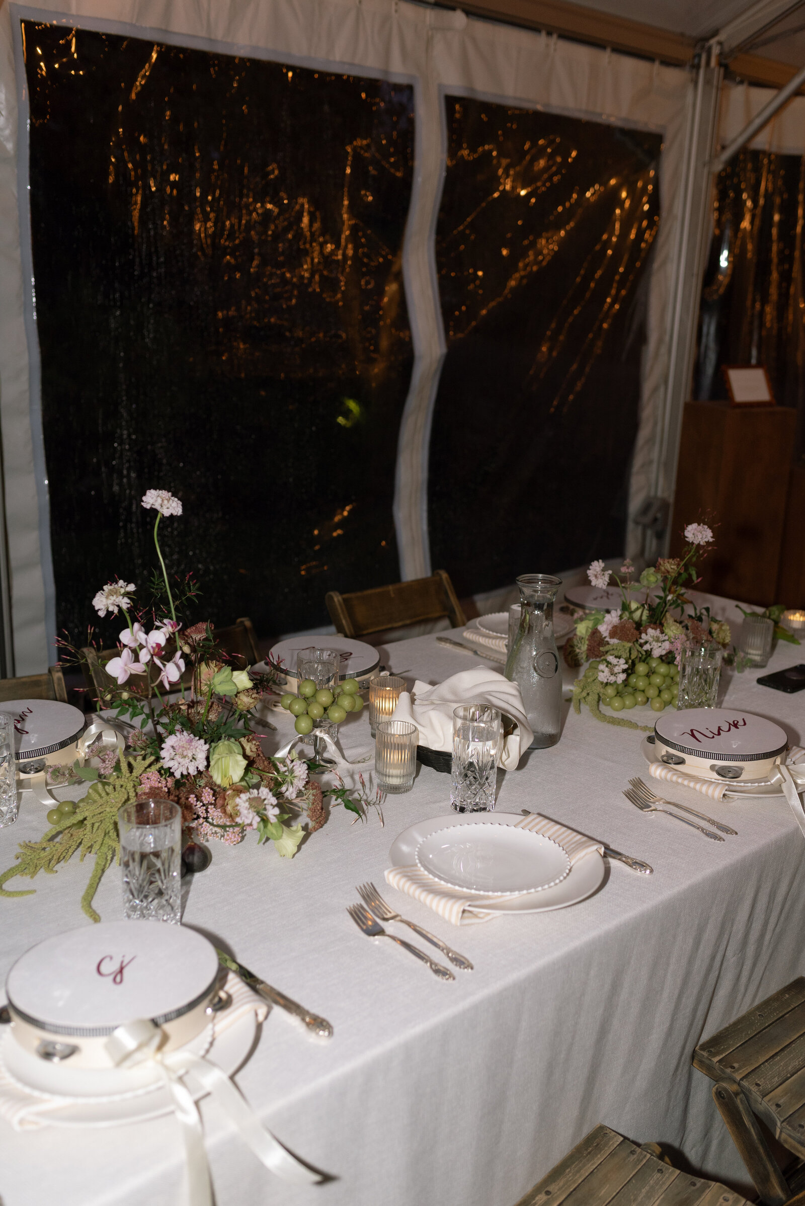 flash photo of luxury table at wedding in Hood River, OR
