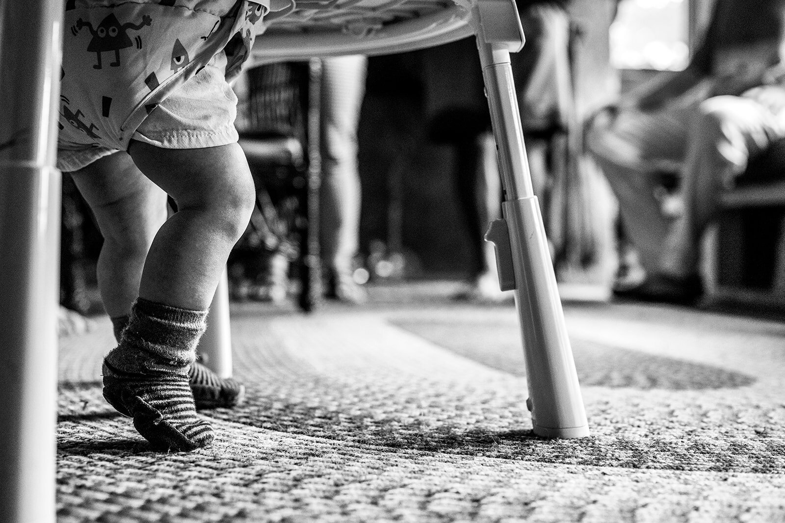 A kitchen table photo sharon captured in a documentary-style family photography session.
