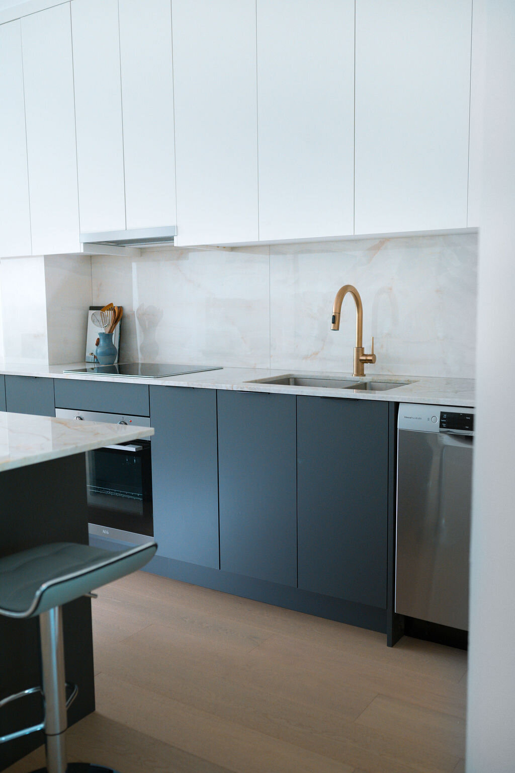 kitchen-modern-townhouse-appliances-Vancouver-AlignID