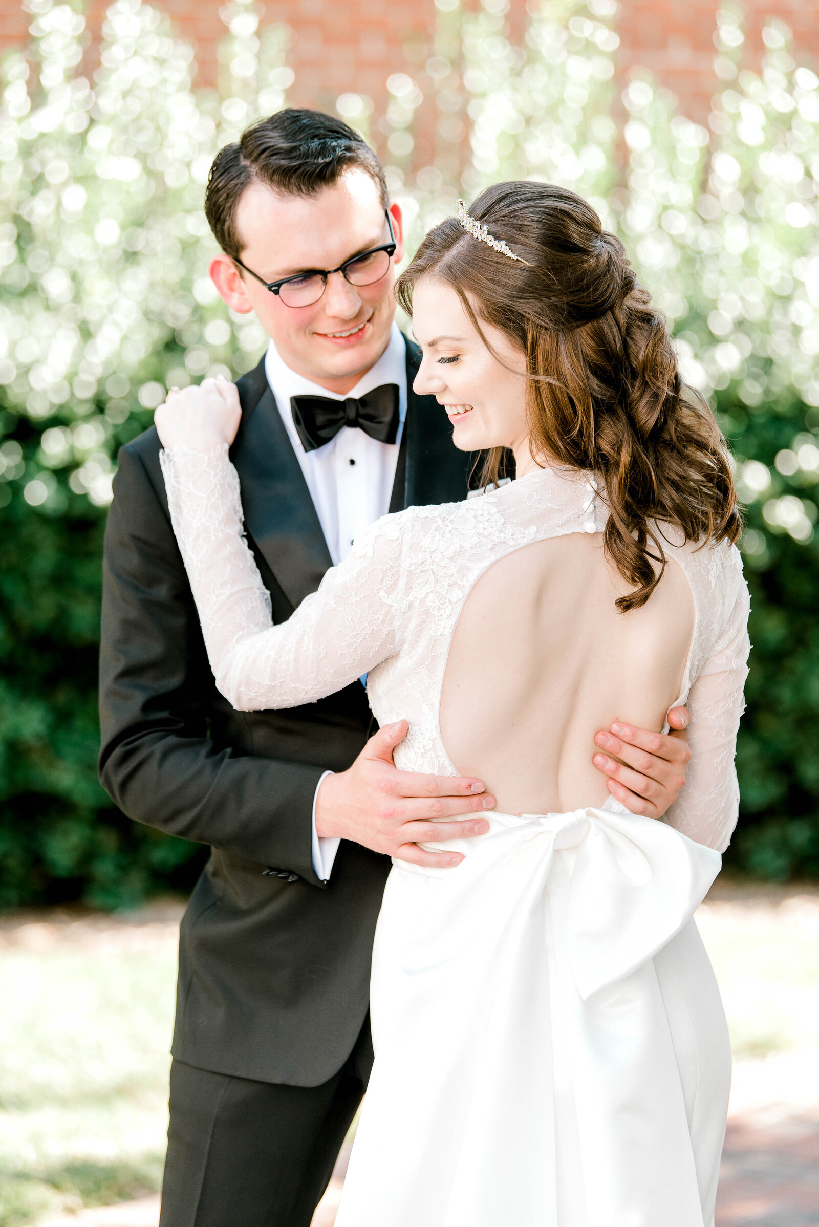 Charlotte-Wedding-Photographer-North-Carolina-Bright-and-Airy-Alyssa-Frost-Photography-Hotel-Concord-10