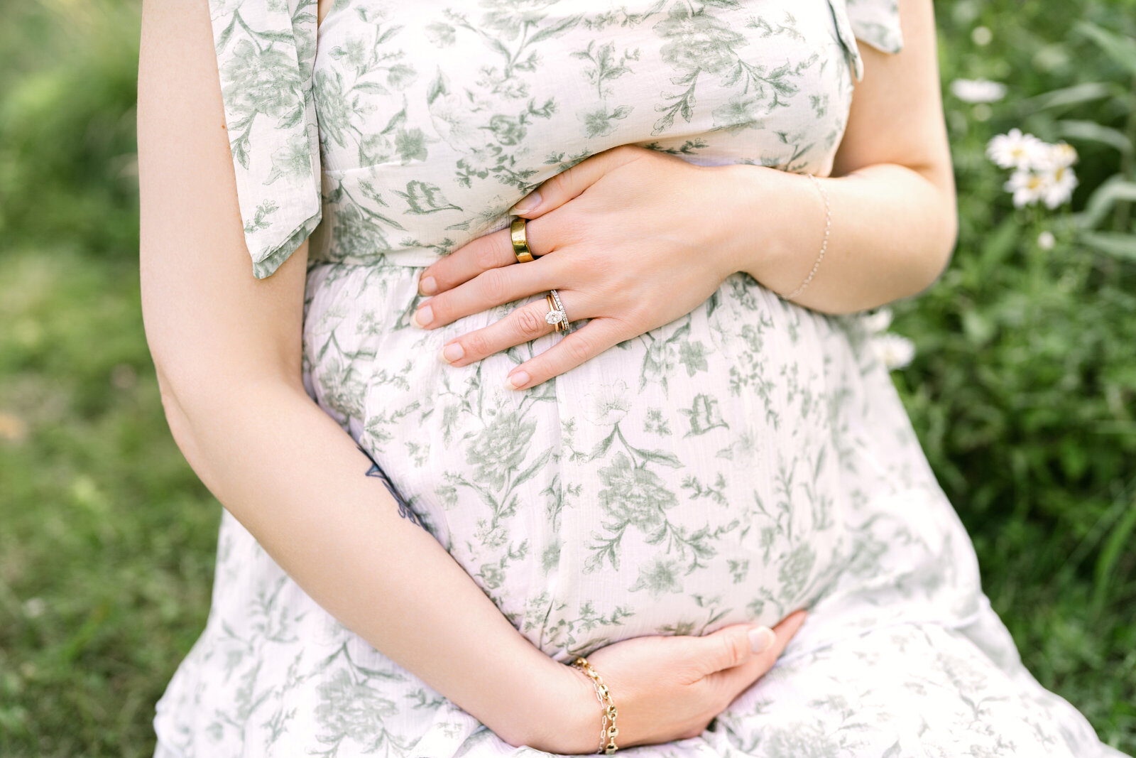 Maternity session in Iron Mountain at the Upper Peninsula of Michigan