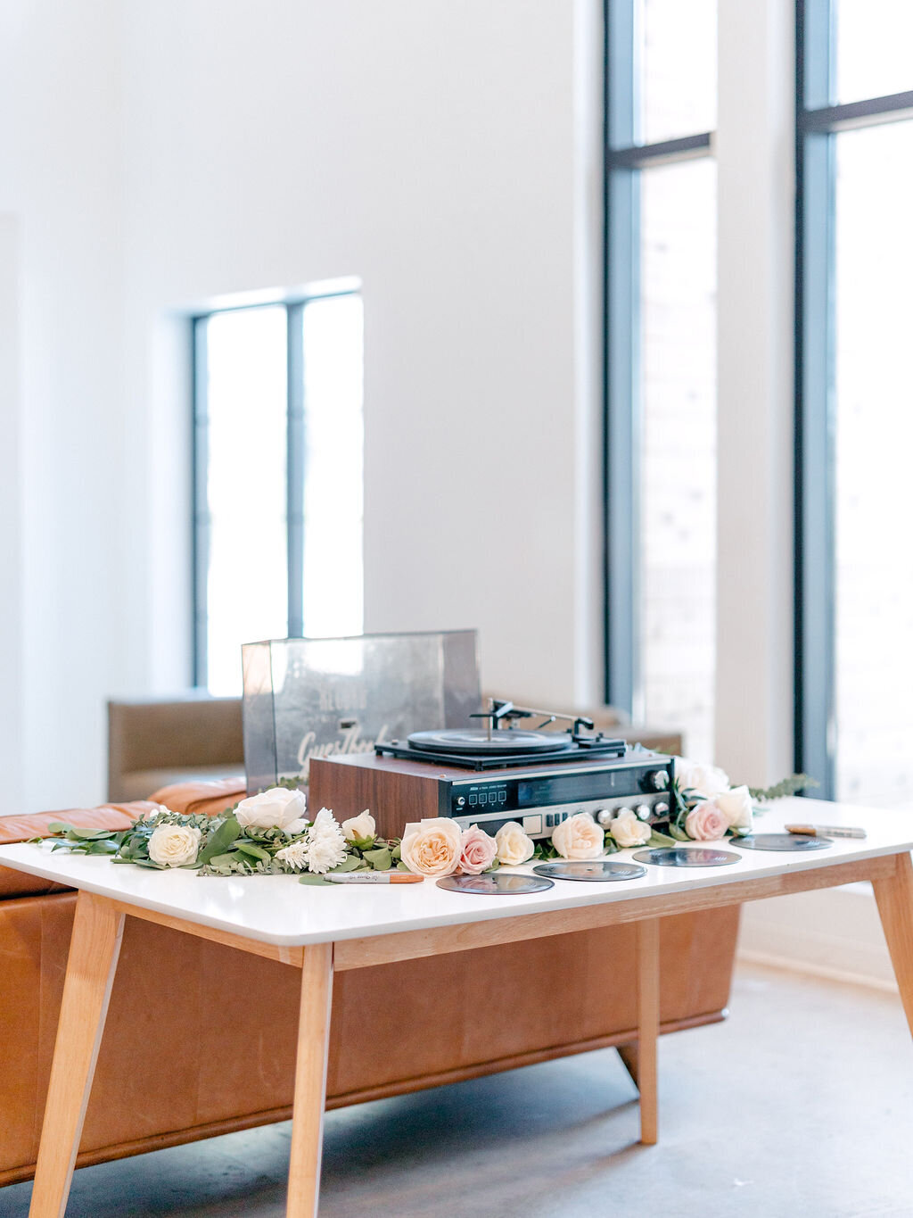 record-player-wedding-decor-pink-floral