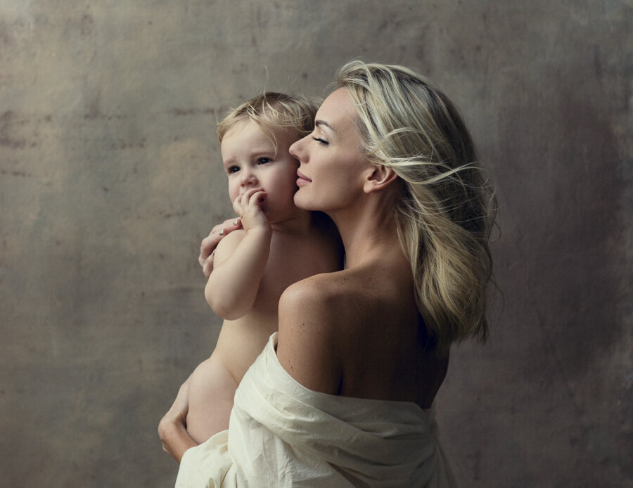 Mommy and me, motherhood photography by Lola Melani-11