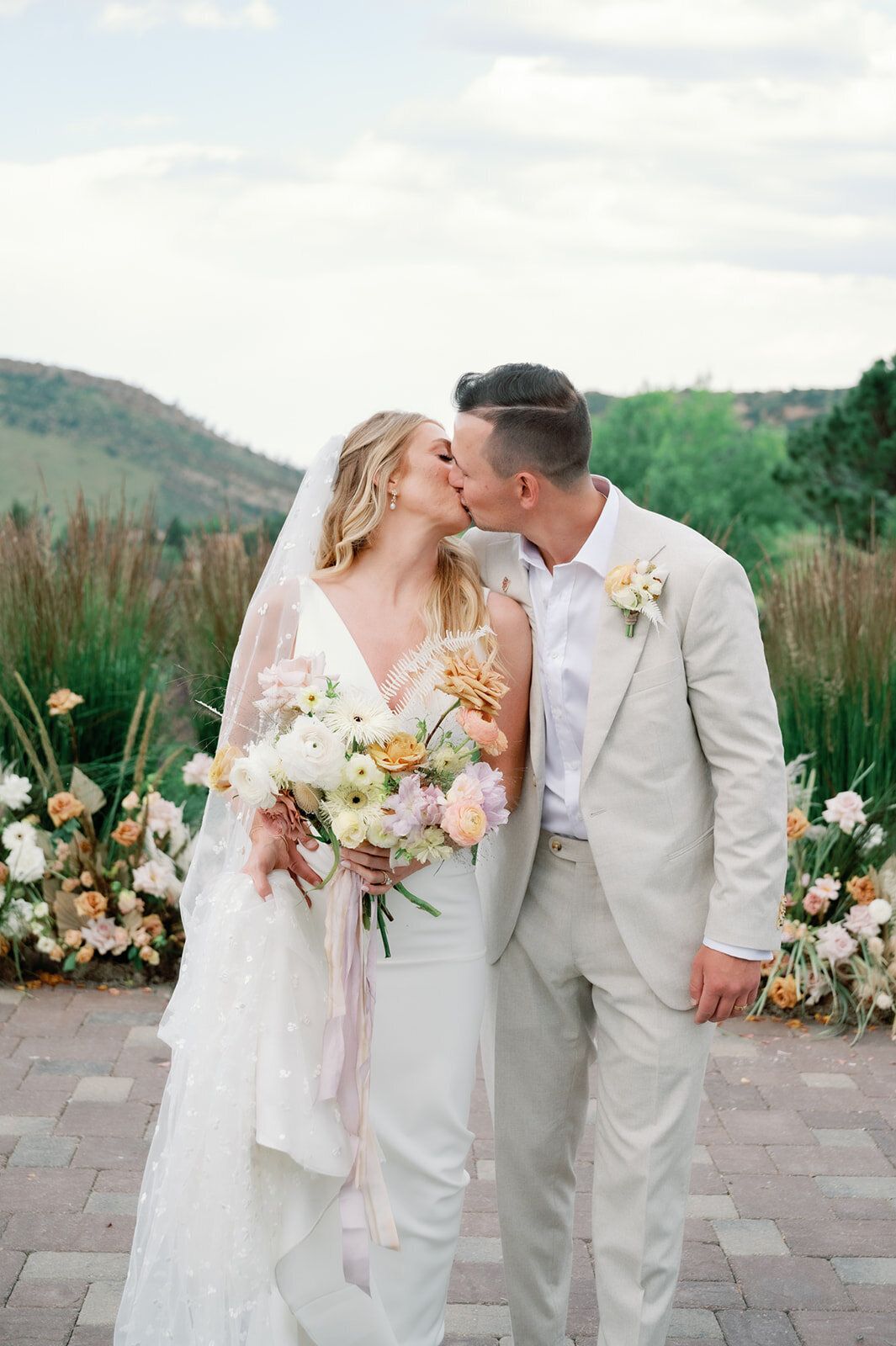 MorganandJoeSneakPeaksWedding-083