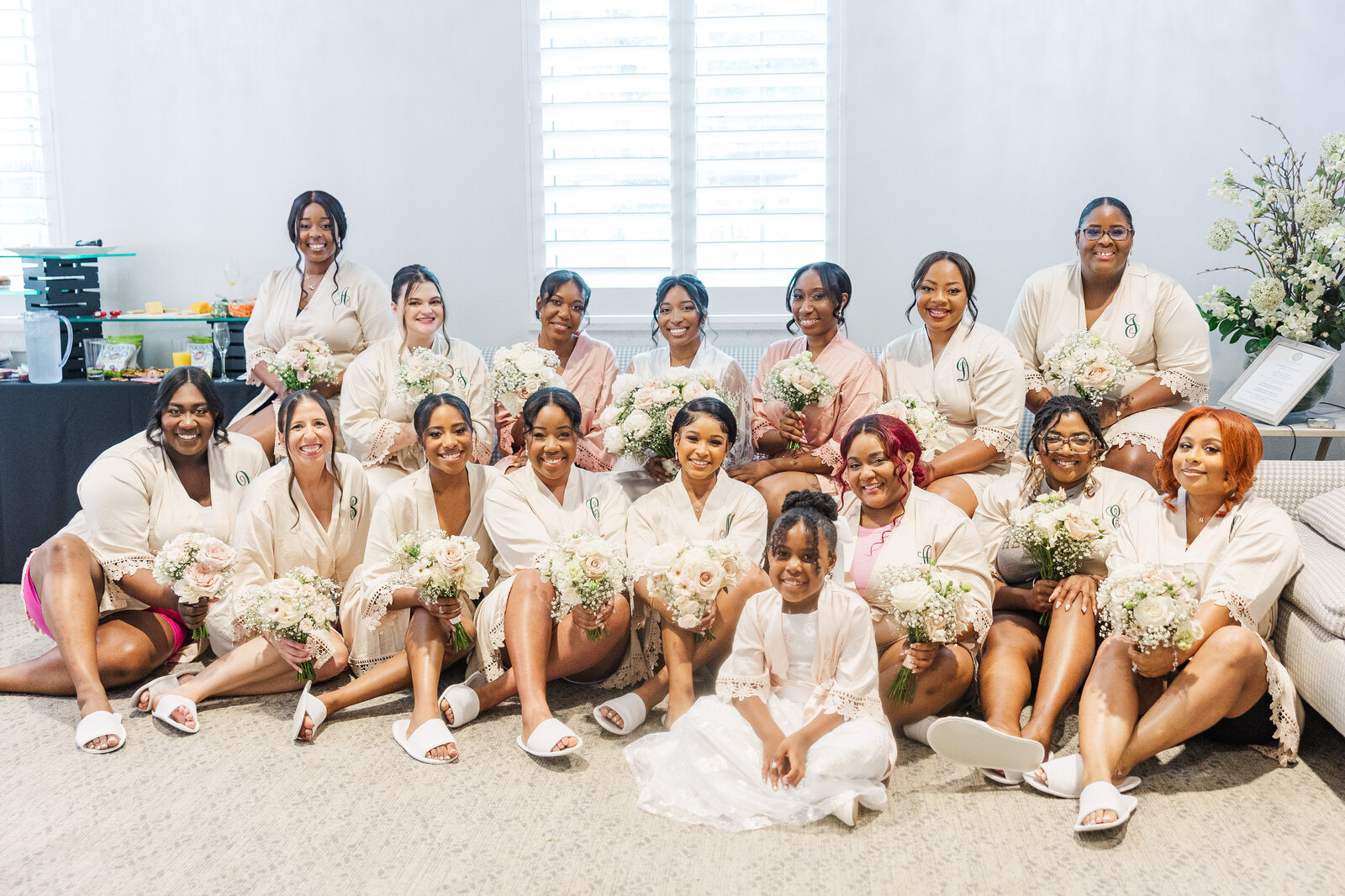 Bride-with-bridesmaids-holding-bouquets