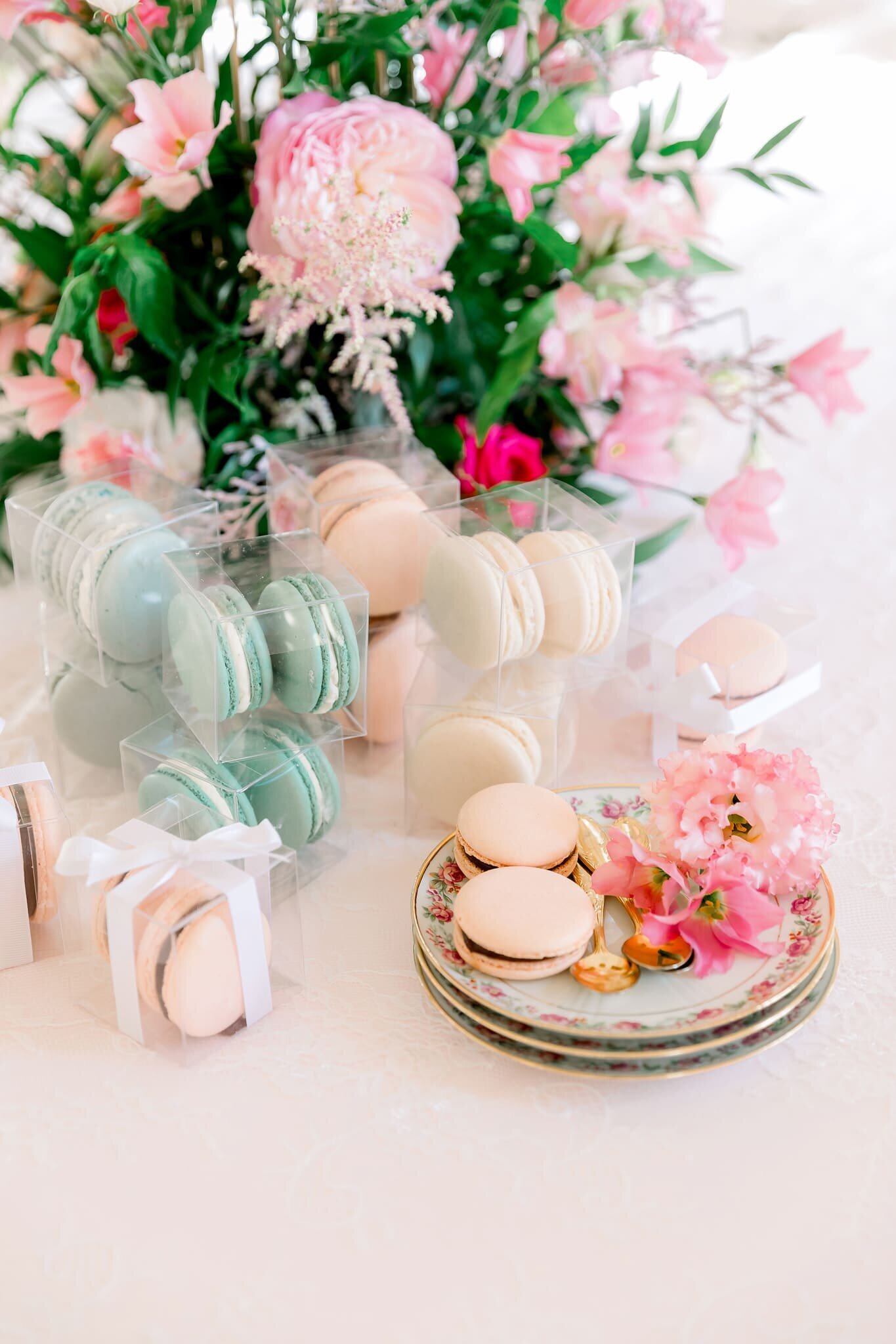 macarons-la-duree-et-art-floral-de-mariage