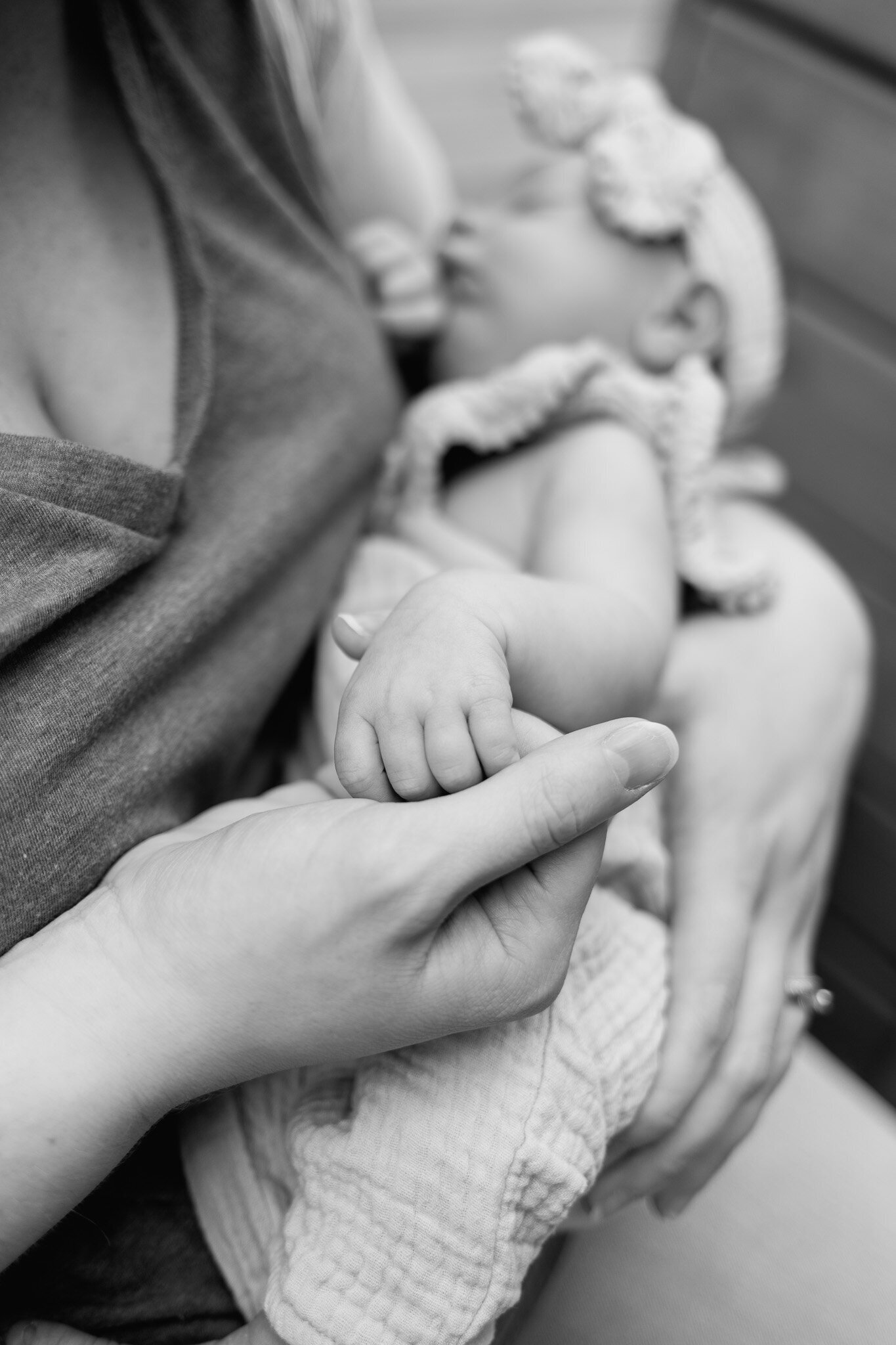 at-home-backyard-newborn-photoshoot (4)