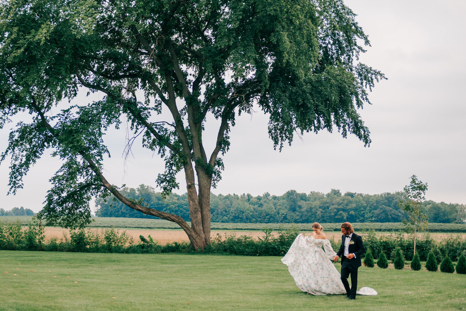 MICHIGAN-WEDDING-PHOTOGRAPHER-ETRE-FARMS-CAPTURED-BY-KELSEY-426