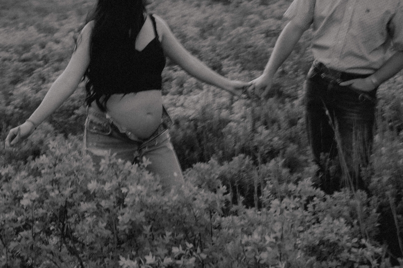 okc wedding photographer documents couples engagement photo on top of a cliff
