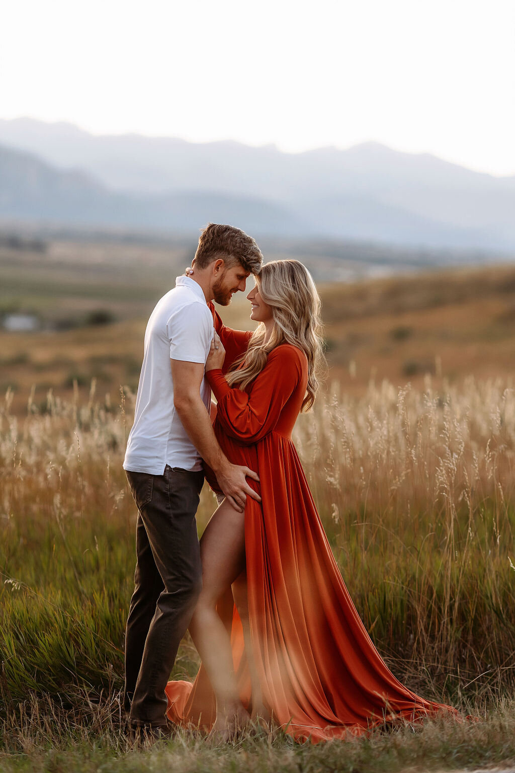 couple in front of the flato irons with mom in a gorgeous maternity gown