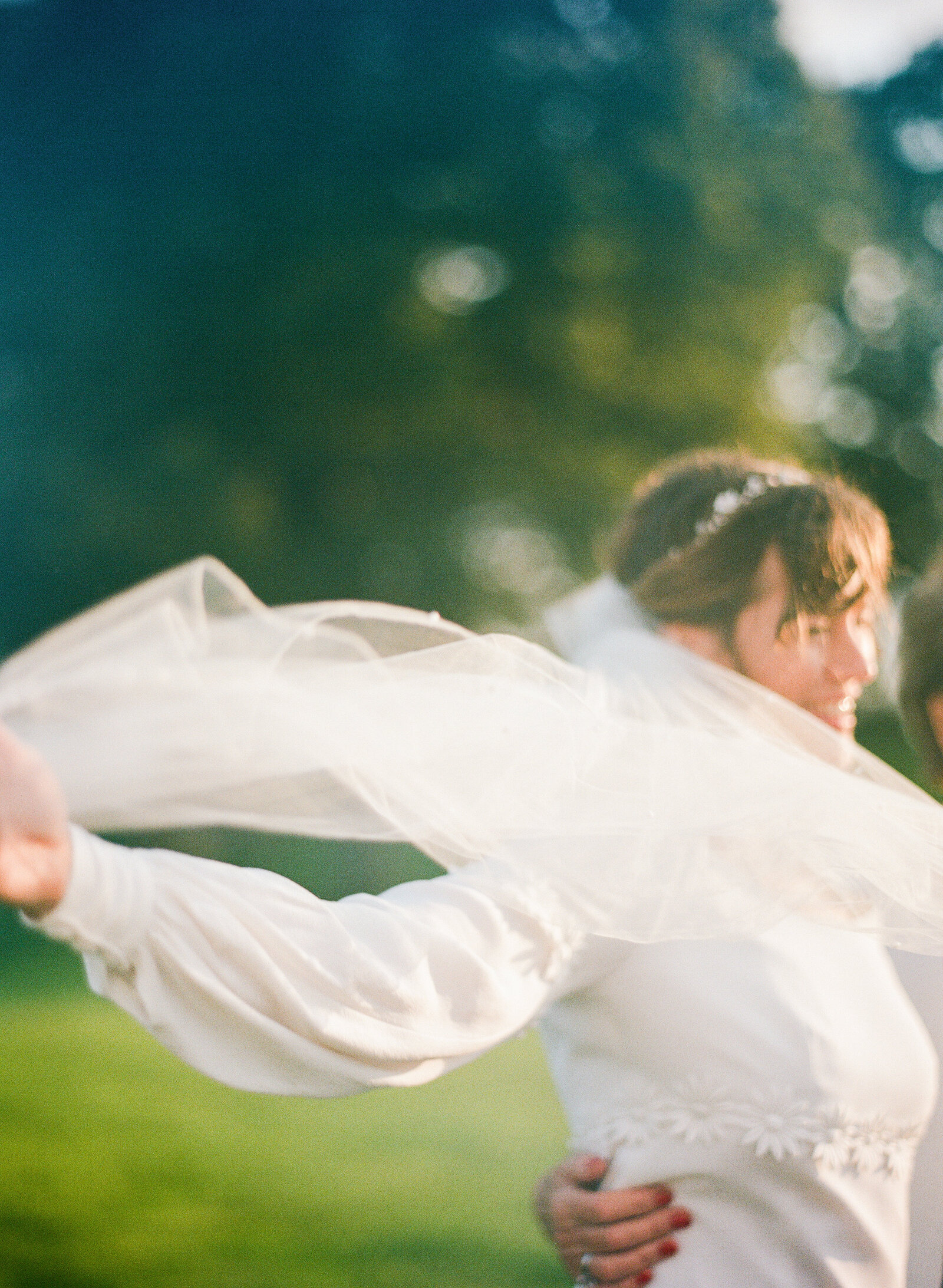 massachusetts-backyard-ocean-wedding-11