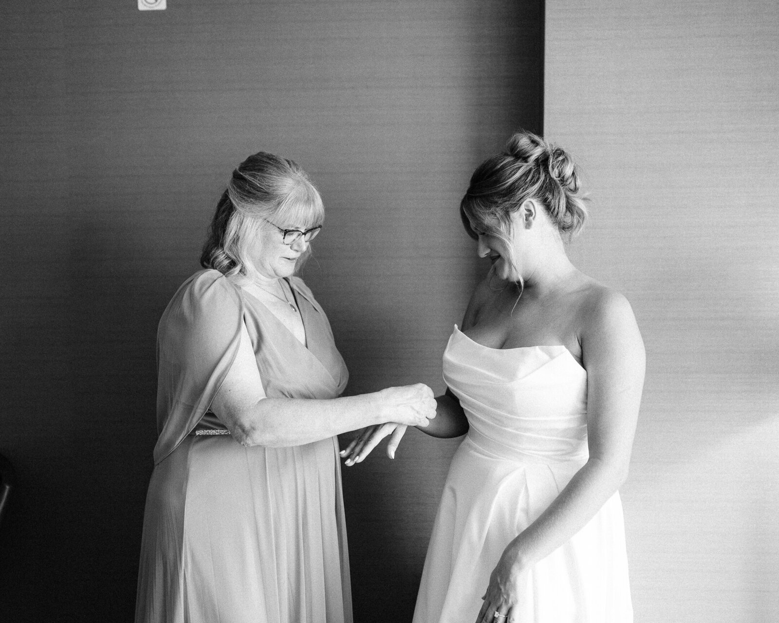 Corby Intercontinental Hotel Kansas City Wedding Plaza-36