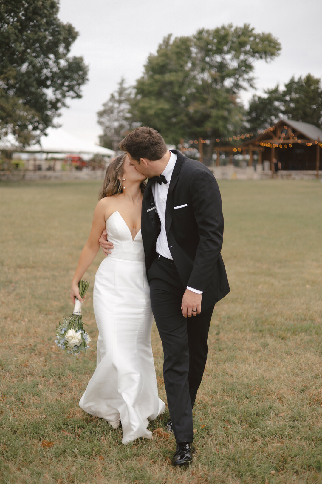 reuben-wedding-teasers-prairie-hill-vineyard-kayxbee-250