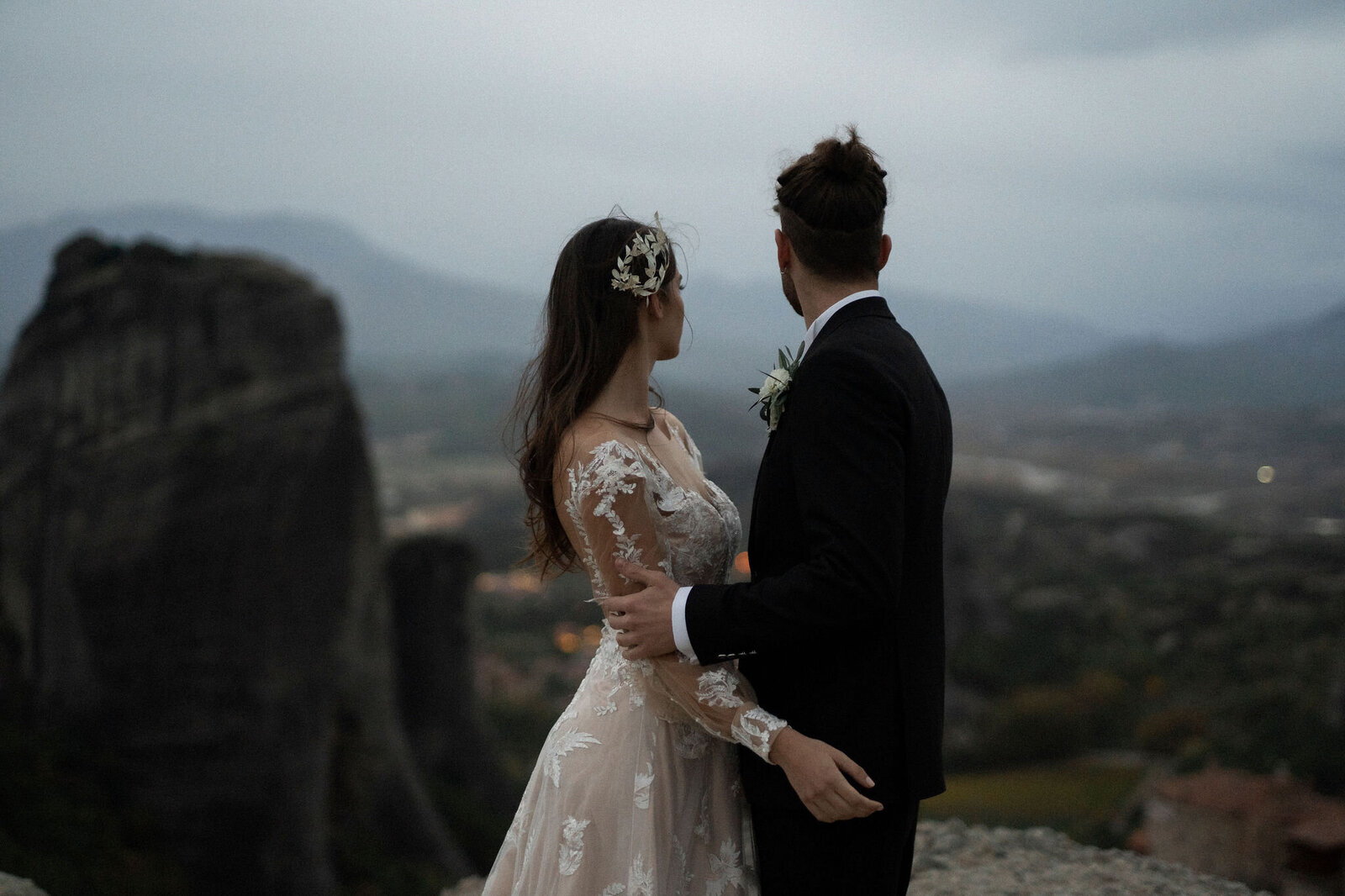 284-Meteora-Kalabaka-Greece-Inspriation-Loves-Story Elopement-Cinematic-Romance-Destination-Wedding-Editorial-Luxury-Fine-Art-Lisa-Vigliotta-Photography