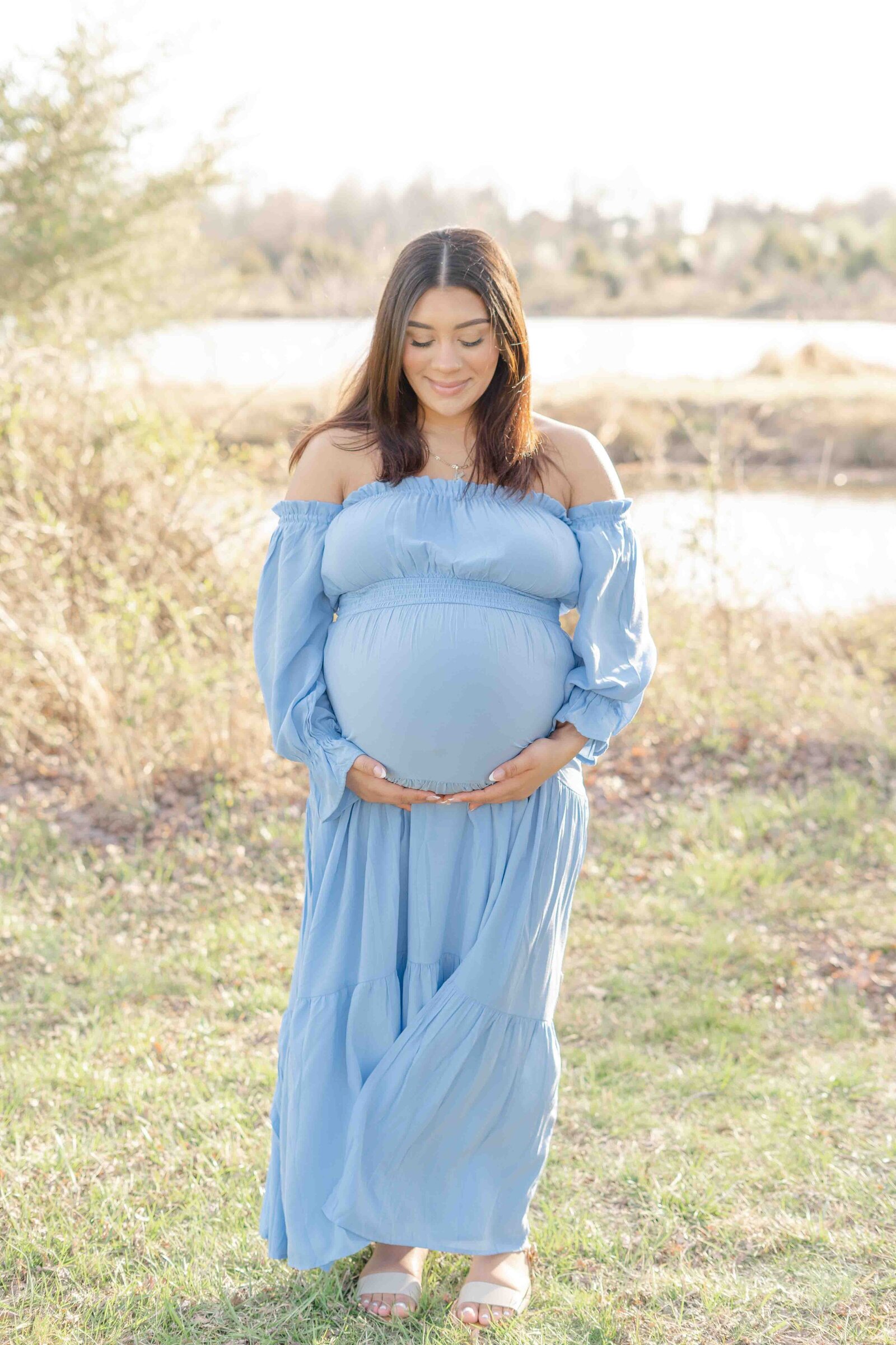 full body of expecting mom in Sterling, Virginia