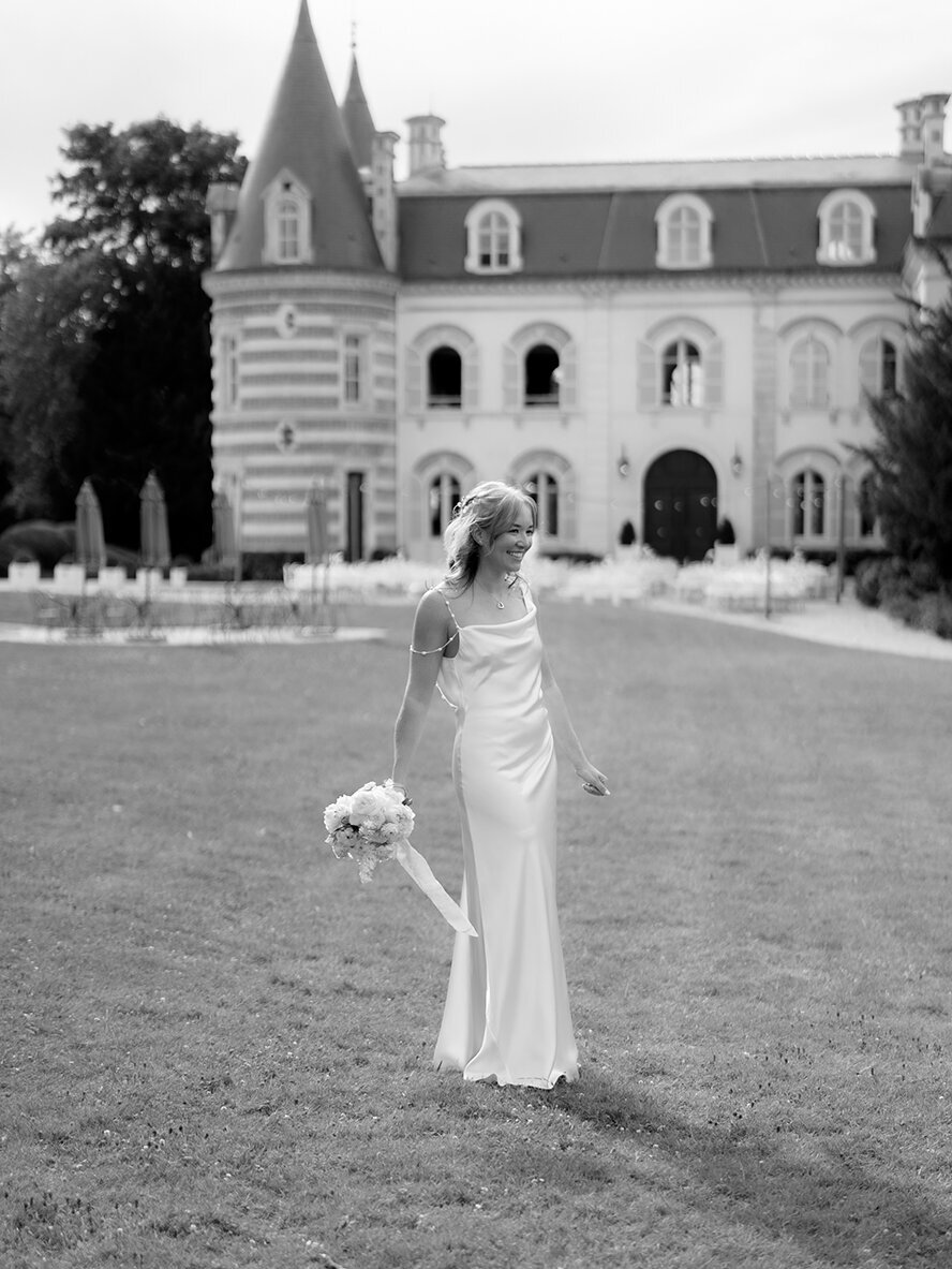 stylish-european-bride-castle-portrai-by-rachel-pietri-paris-wedding-photographer