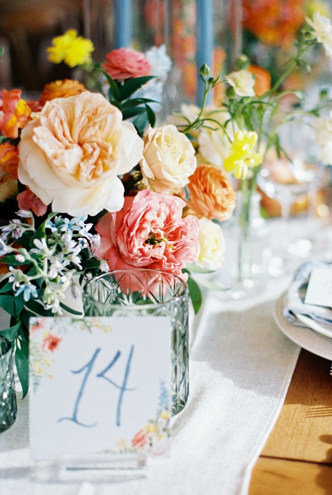 leila-james-events-newport-rhode-island-luxury-wedding-planner-castle-hill-inn-venue-erin-mcginn-wedding-photographer-bright-florals-CH0556 copy