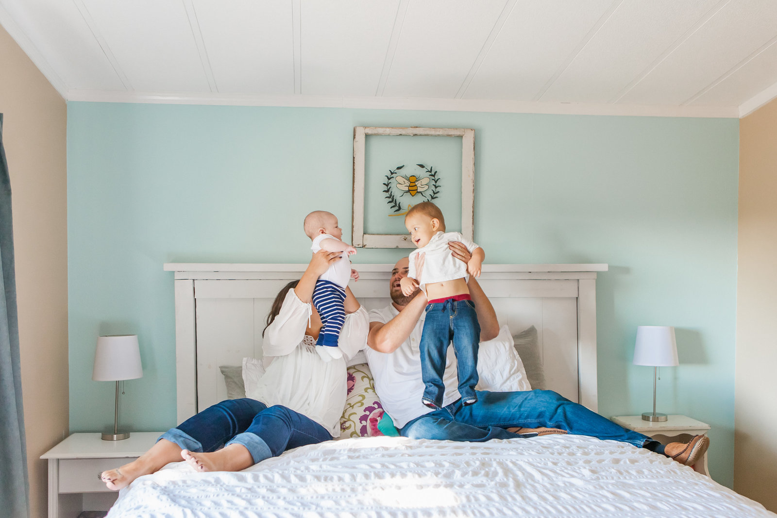 Cottonwood CA lifestyle family session family of 4 playing on bed