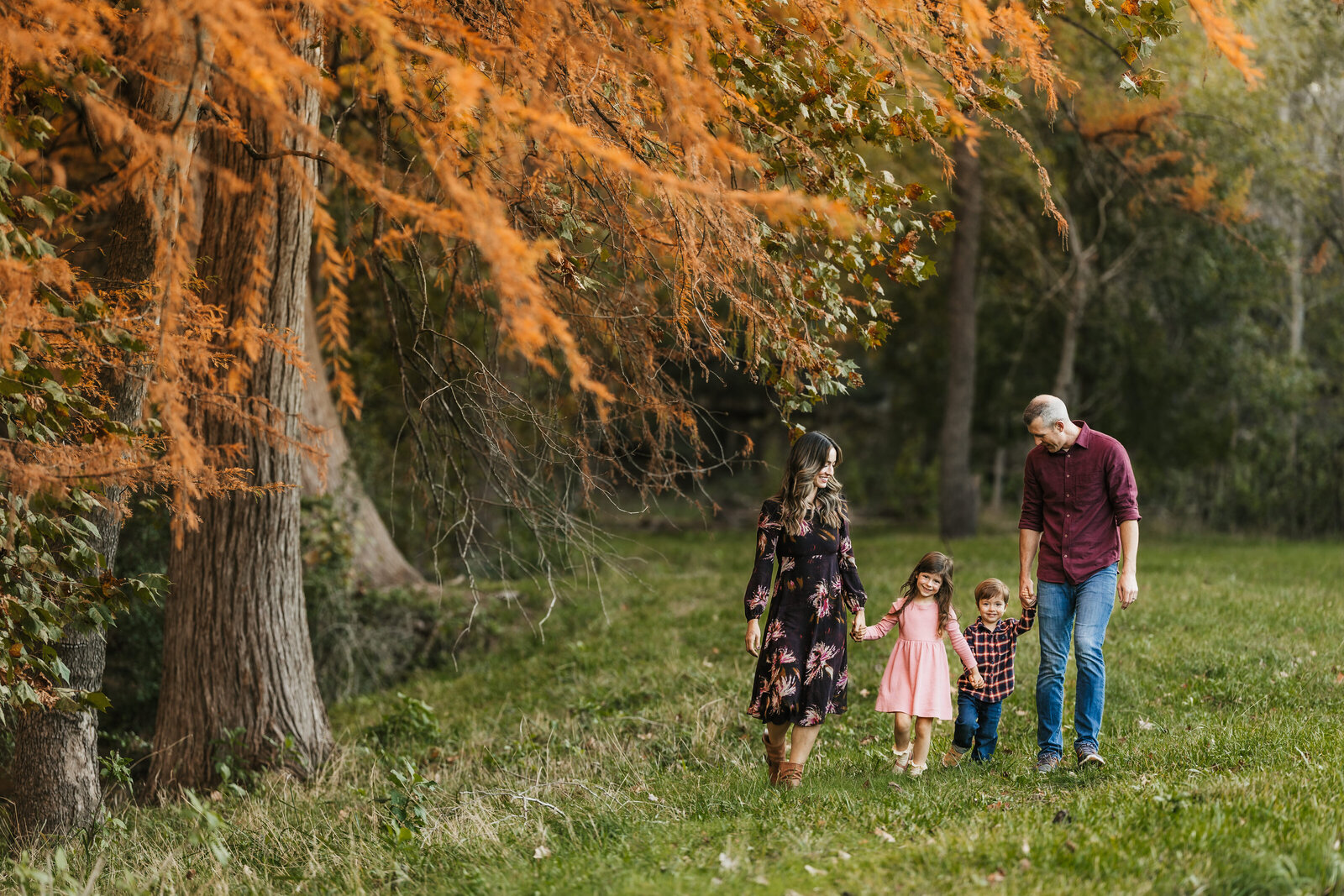 family-walks-during-fall