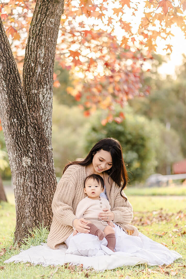 mummy and me autumn shots taken in may 2022 by hikari lifestyle photography brisbane family photographer