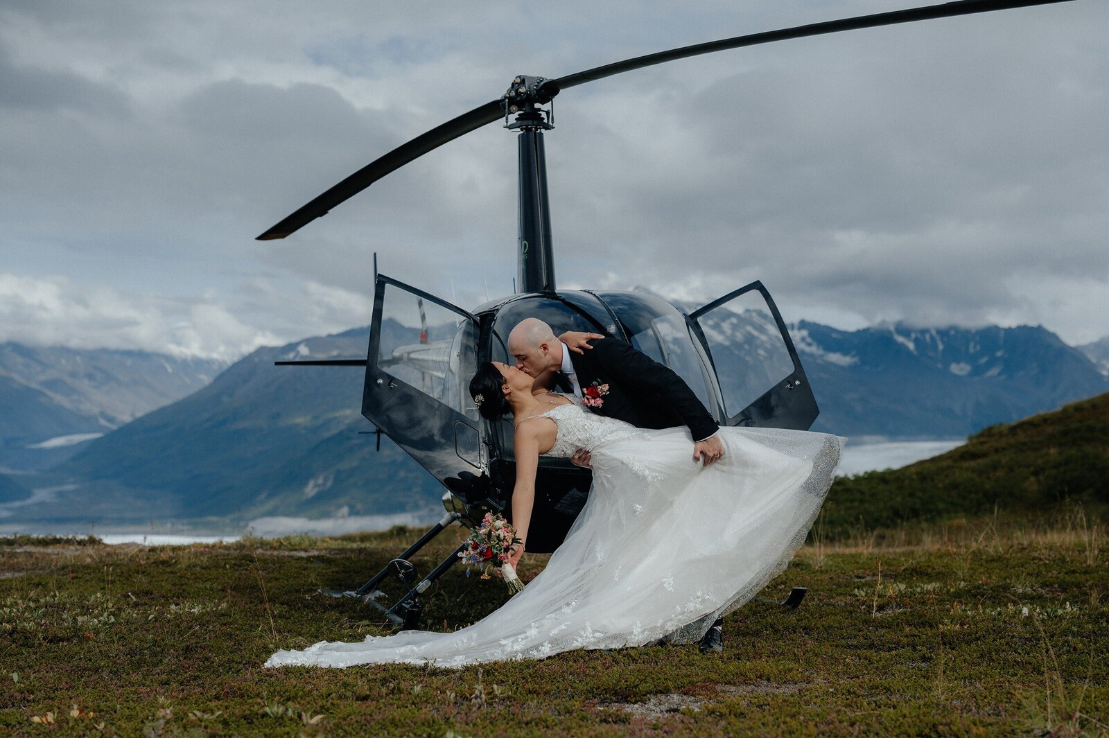 Christina+Matt_Knik-Glacier-Elopement_EmeliaKPhotography-60