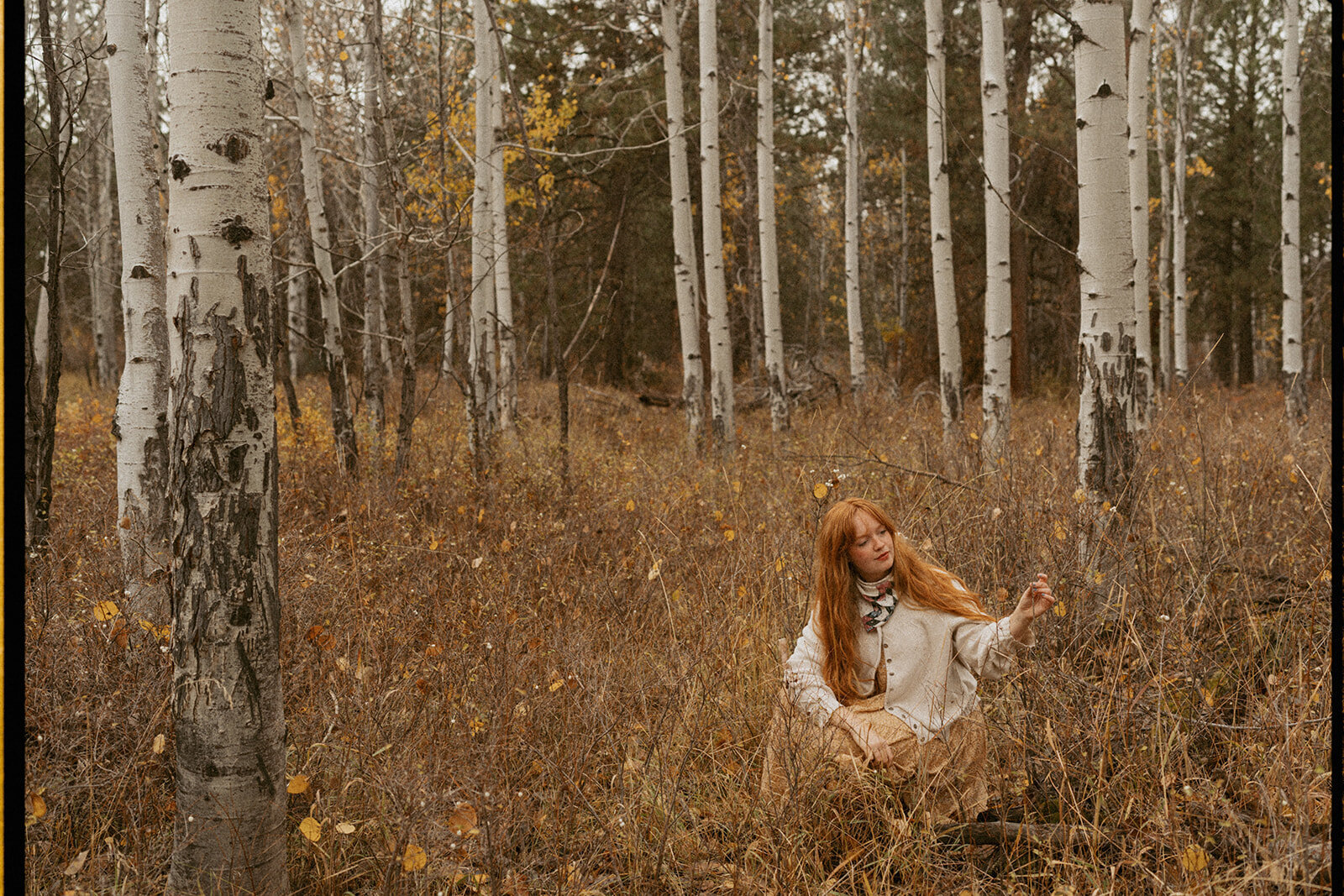 Fall senior picture of senior girl in the Columbia River Gorge in Oregon