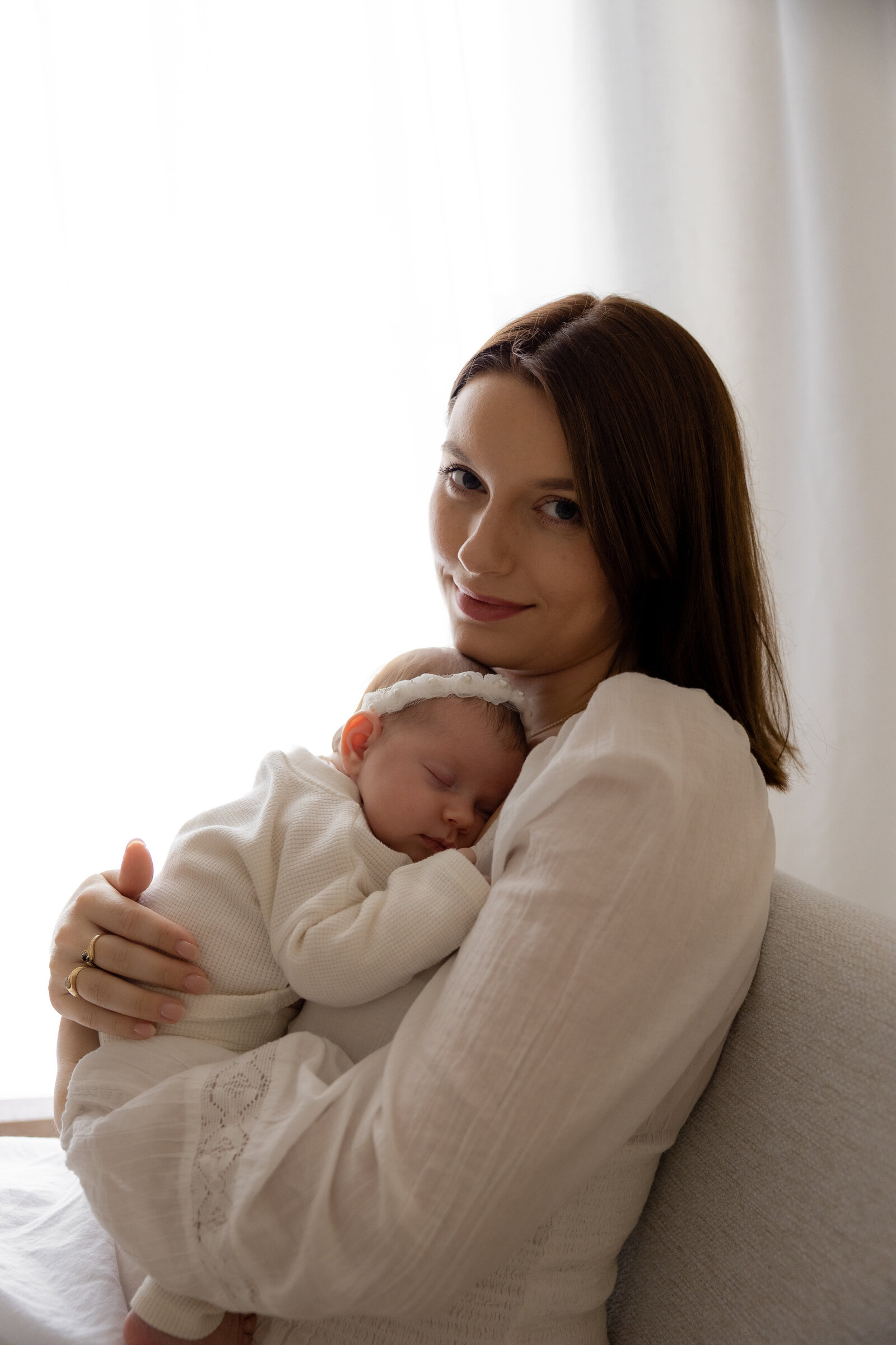 minimalist and lifestyle newborn photo