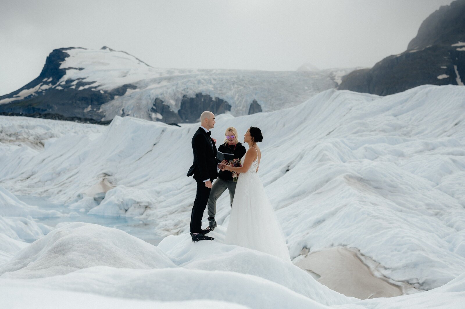 Christina+Matt_Knik-Glacier-Elopement_EmeliaKPhotography-17
