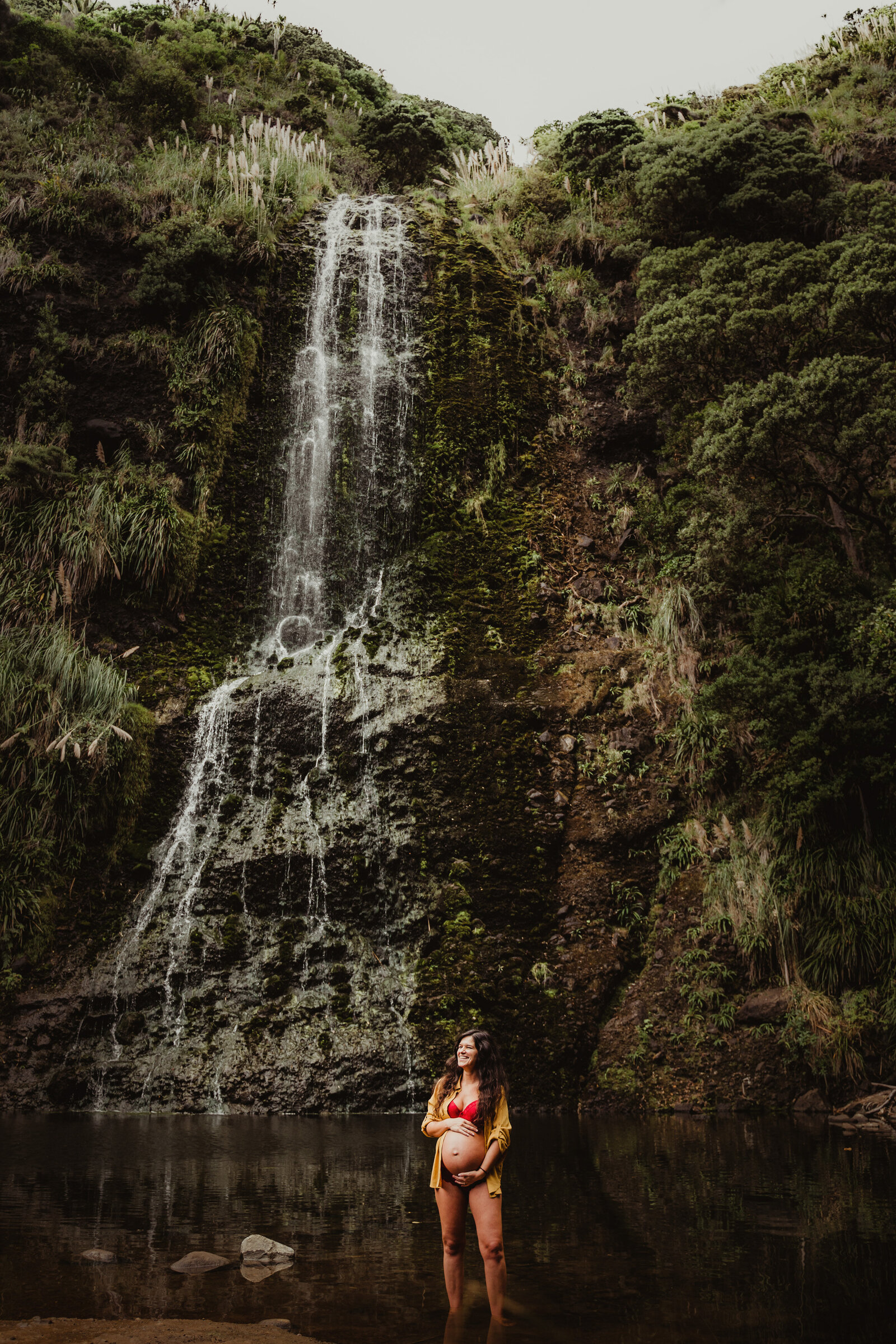 Tauranga-beach-maternity-waterfall-pregnancy-11