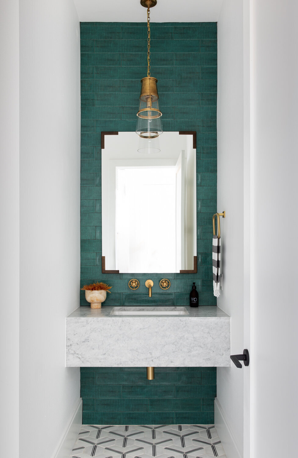 Green_and_Gold_Bathroom-8