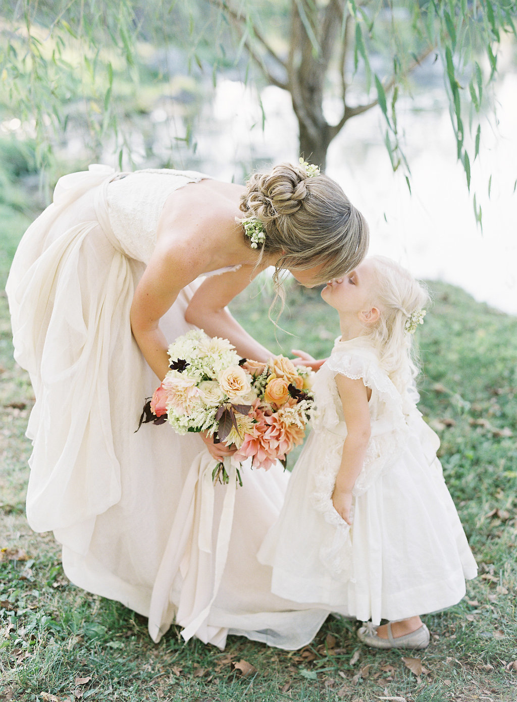 SawyerBaird_CM_ Flower girl kiss