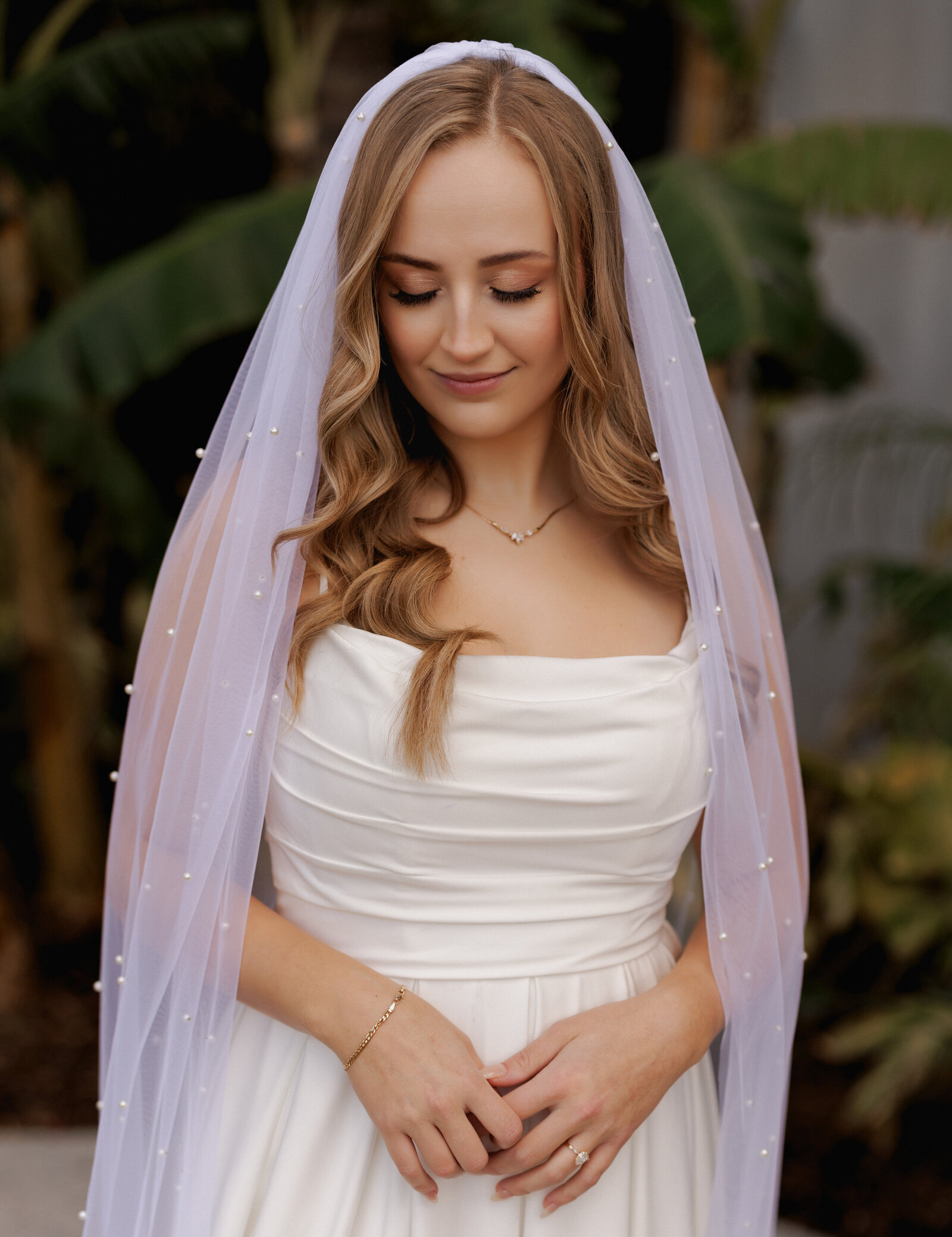 Photos of wedding couple, taken at Scottsdale Valley Ho Hotel in Scottsdale Arizona, Taken by Kollar photography, Arizona Elopement Photographer