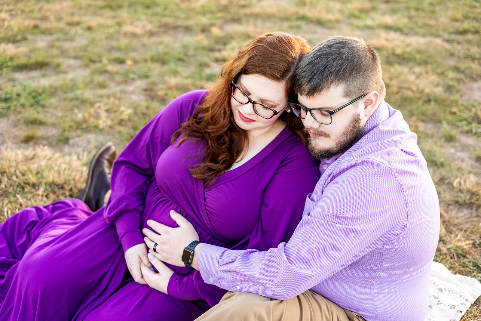 outdoor-golden-hour-maternity-photography-session-Frankfort-KY-photographer-2