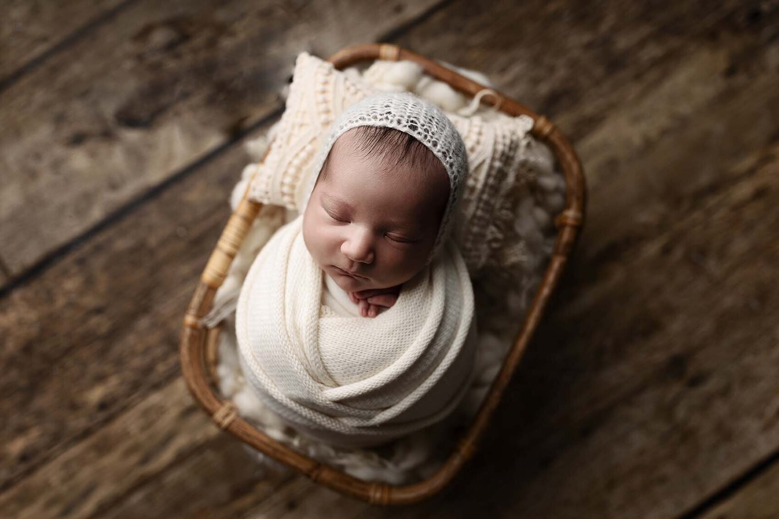 Arlington VA newborn portraits, newborn photographer in Arlington VA, professional newborn photos, newborn photography packages