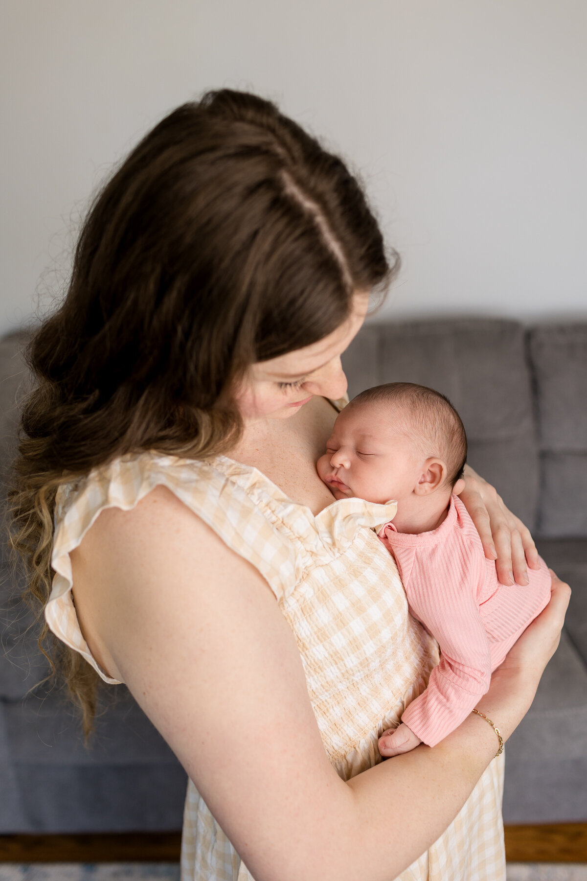 In-home-newborn-photography-session-Frankfort-KY-photographer-baby-girl-4