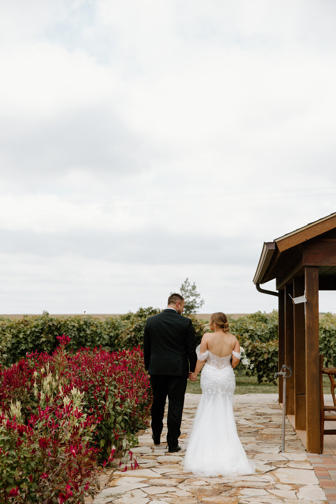 brightbill-wedding-prairie-hill-vineyard-kayxbee-243