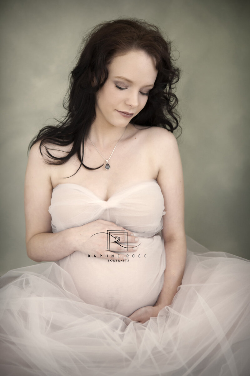 maternity-photo-tulle-sitting-studio