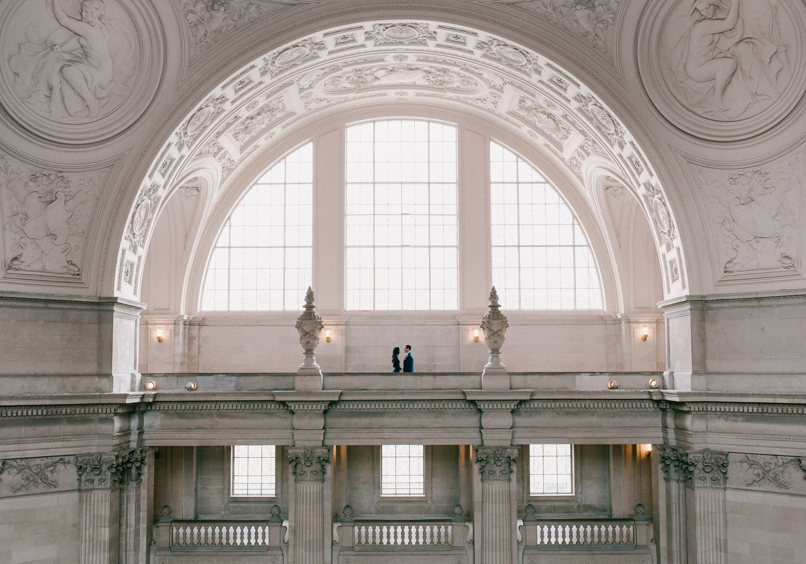 01_San_Francisco_City_Hall_Engagement_Portraits_023_7x10