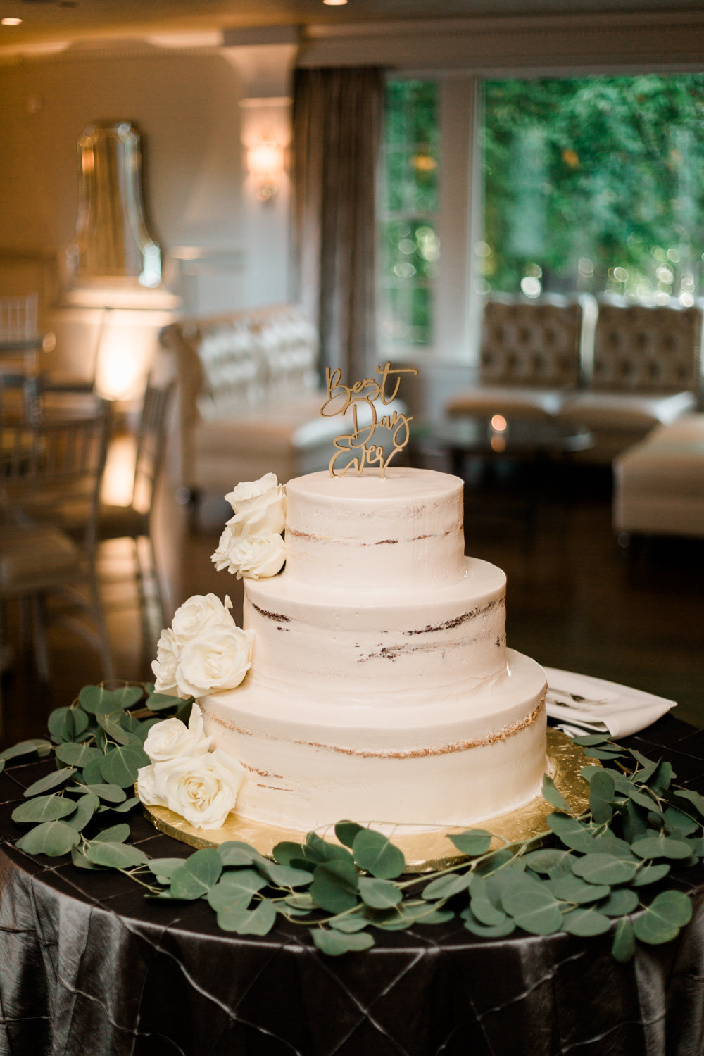 cake-topper-saphire-estate-wedding