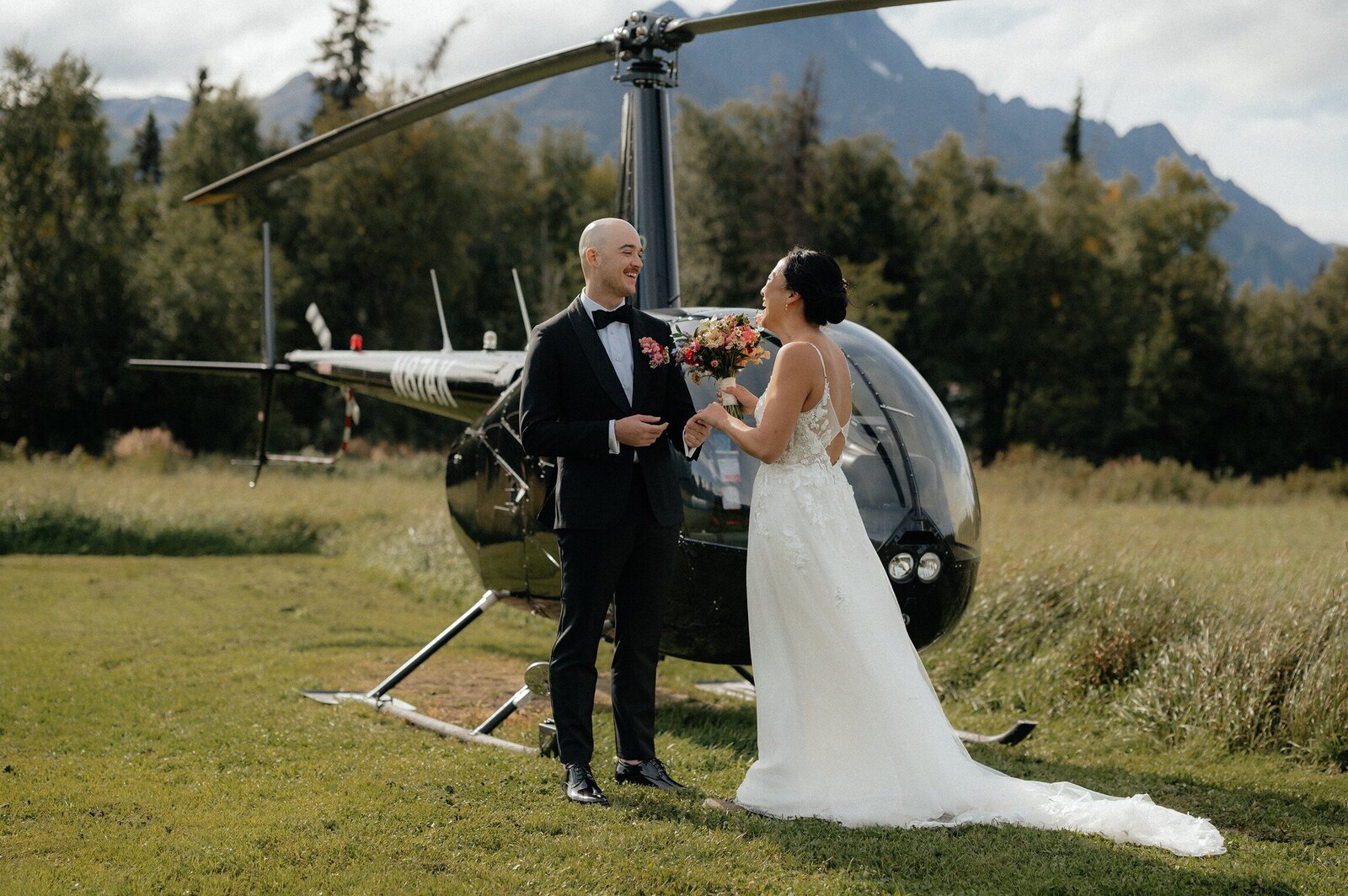 Christina+Matt_Knik-Glacier-Elopement_EmeliaKPhotography-9