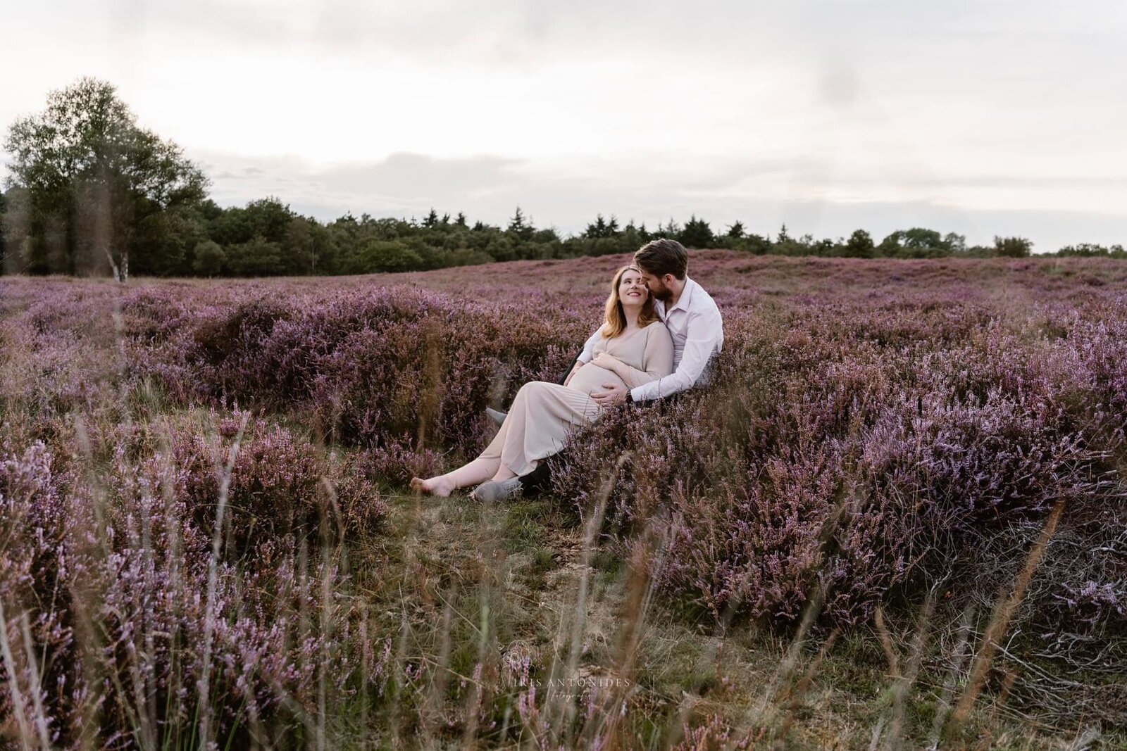zwangerschapsshoot Groningen gezocht? Iris Antonides Fotografie is jullie familie fotograaf in de regio Groningen, Drenthe, Friesland.