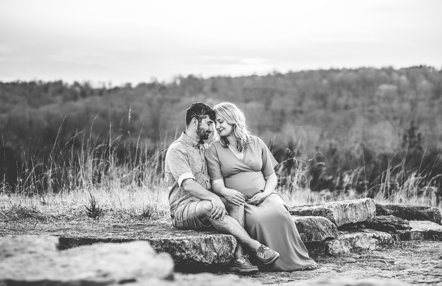 Outdoor_maternity_photography_session_Louisville_KY_photographer-2