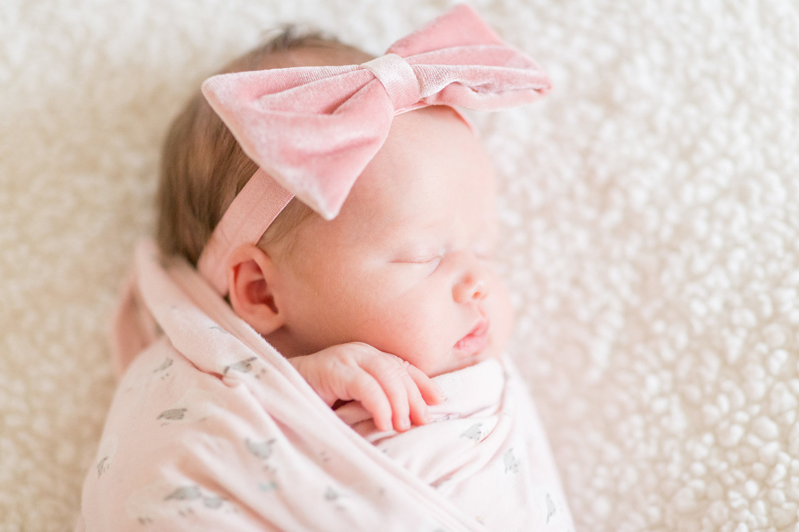 martin-family-lifestyle-in-home-newborn-baby-photo-session-014