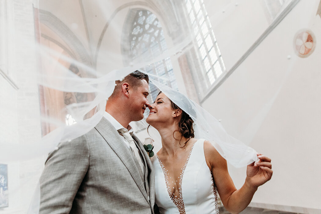 trouwlocatieinspo, trouwfotogrotekerkbreda, grotekerkbreda, trouwlocatiebrabant, trouwlocatieinspo, zundert, rucphen, rijsbergen, achtmaal, roosendaal, halderberge, oosterhout, trouweninbreda, trouweninderegen, regenfotoinspo