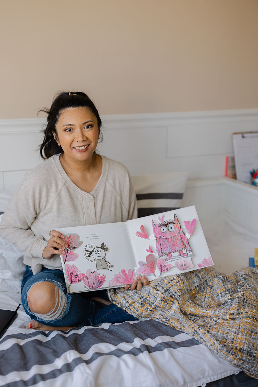 therapist showing a book during Ashburn,Virginia branding session